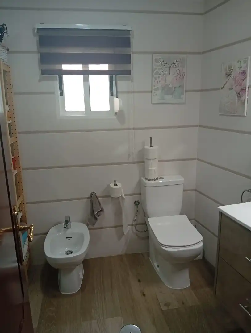 Badezimmer von Wohnung zum Verkauf in Huelva
