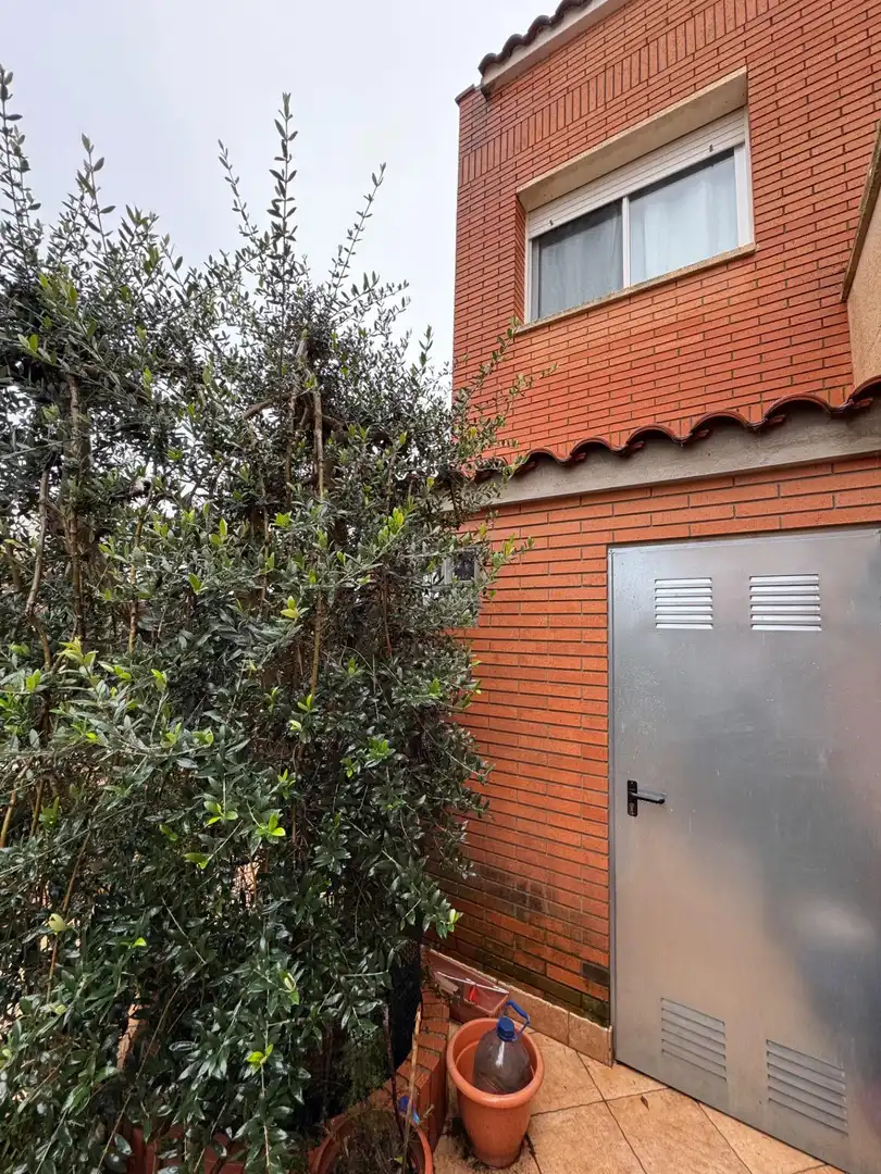 Vista exterior de Casa o xalet en venda en Pira amb Calefacció, Jardí privat i Terrassa