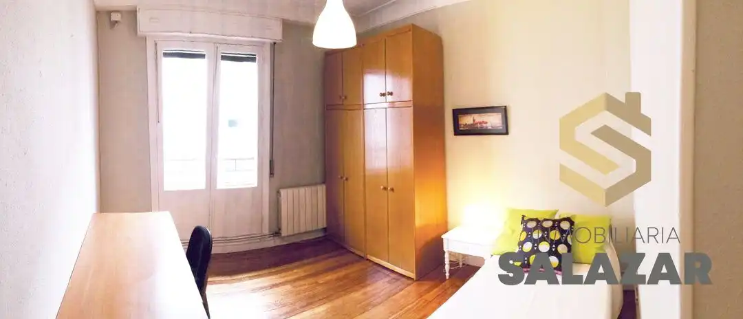 Bedroom of Flat for rent in Bilbao   with Heating