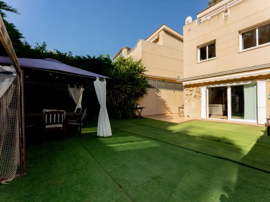Houses for sale in Les Botigues de Sitges