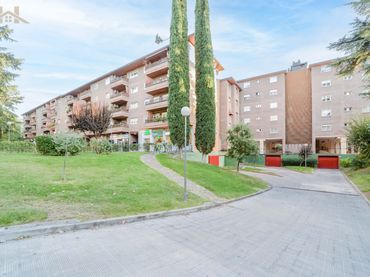 Piso con piscina en venta en Avenida de Baunatal