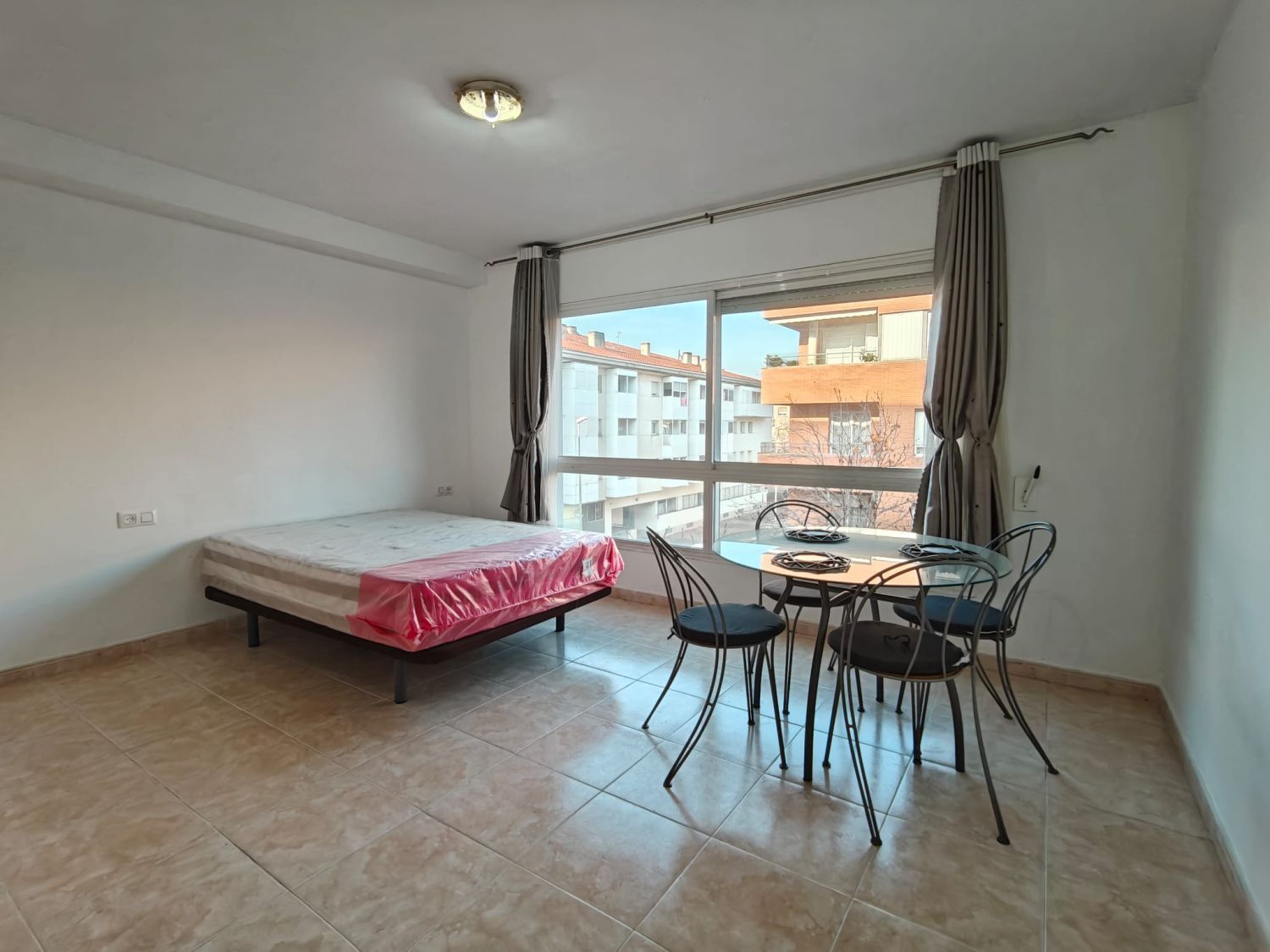 Dormitori de Pis en venda en Girona Capital amb Calefacció