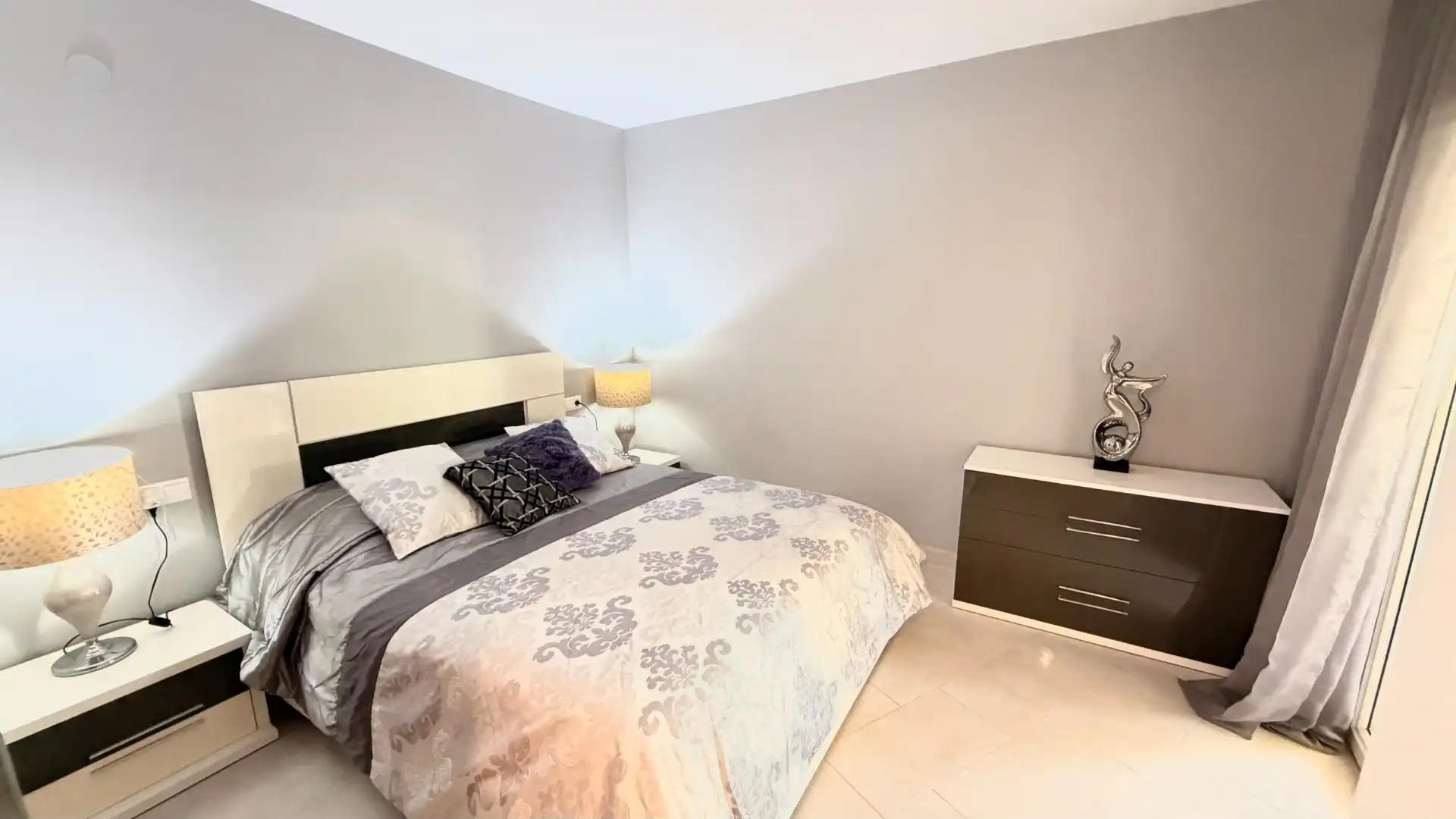 Habitación de Apartamento en venta en Torrevieja con Aire acondicionado, Terraza y Amueblado