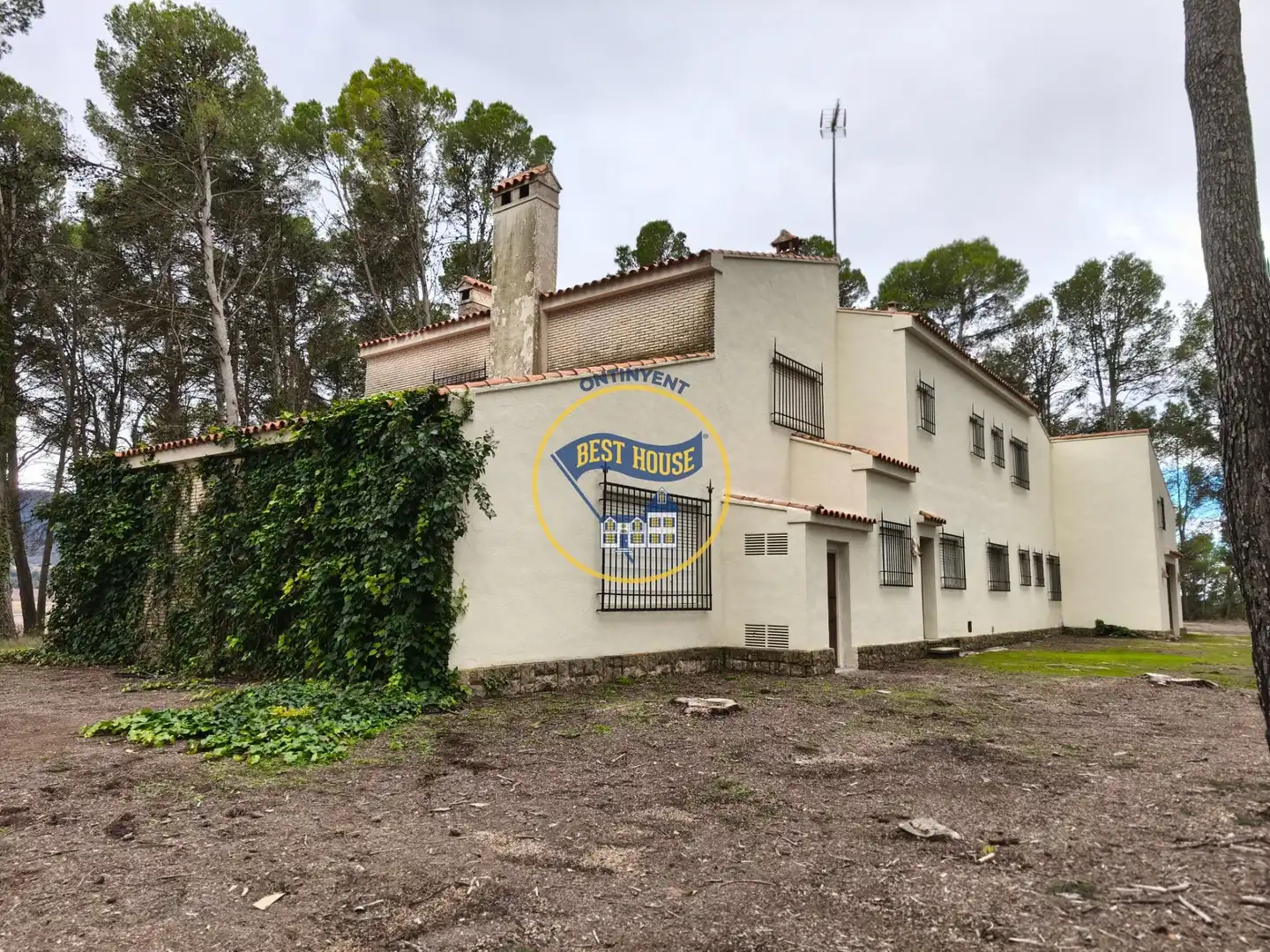 Vista exterior de Casa o xalet en venda en Fontanars dels Alforins amb Jardí privat, Piscina i Moblat