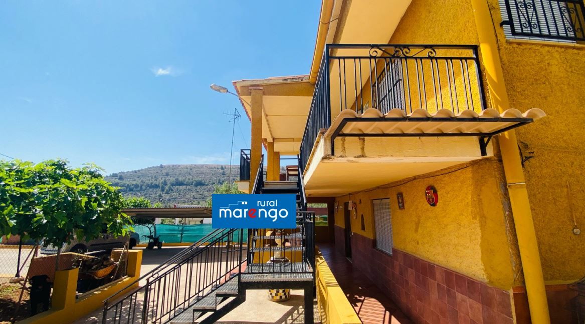 Vista exterior de Casa o chalet en venta en L'Alcora con Jardín privado, Terraza y Piscina