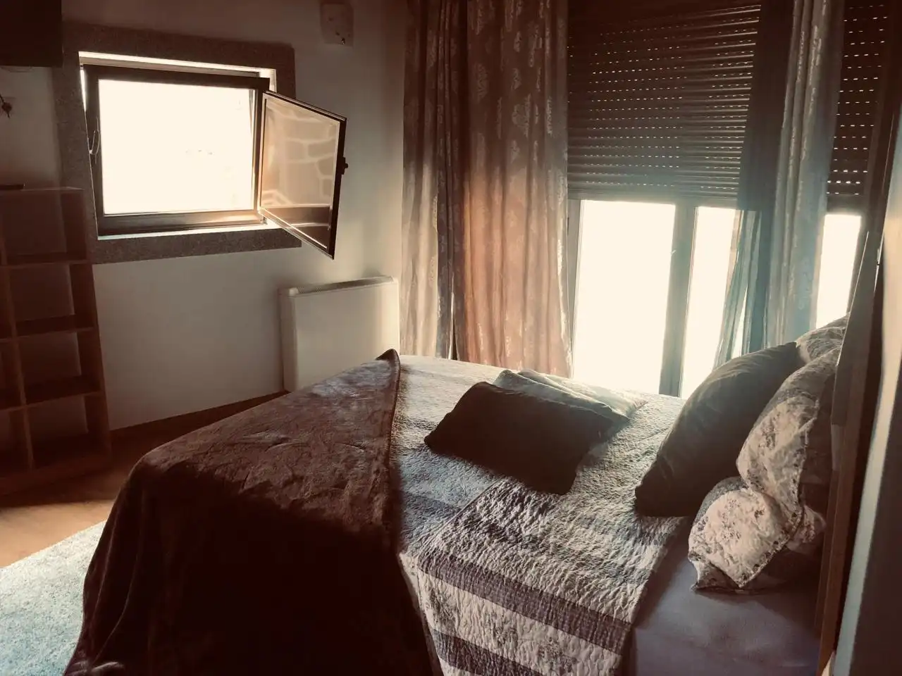 Habitación de Casa adosada en venta en Ourense Capital  con Calefacción, Parquet y Amueblado