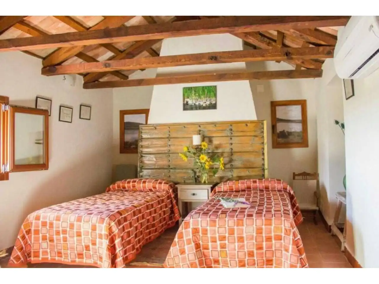 Habitación de Finca rústica en venta en Alhambra con Aire acondicionado, Calefacción y Jardín privado