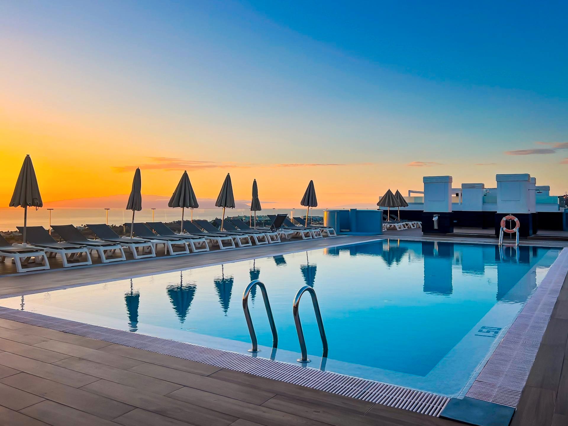 Swimming pool of Apartments for sale in Adeje  with Air Conditioner, Furnished and Jacuzzi