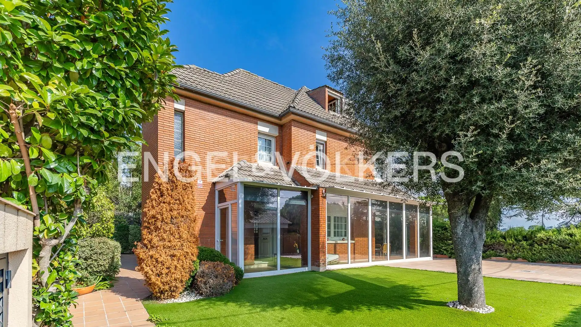 Vista exterior de Casa o chalet en venta en Sant Cugat del Vallès con Aire acondicionado, Calefacción y Jardín privado