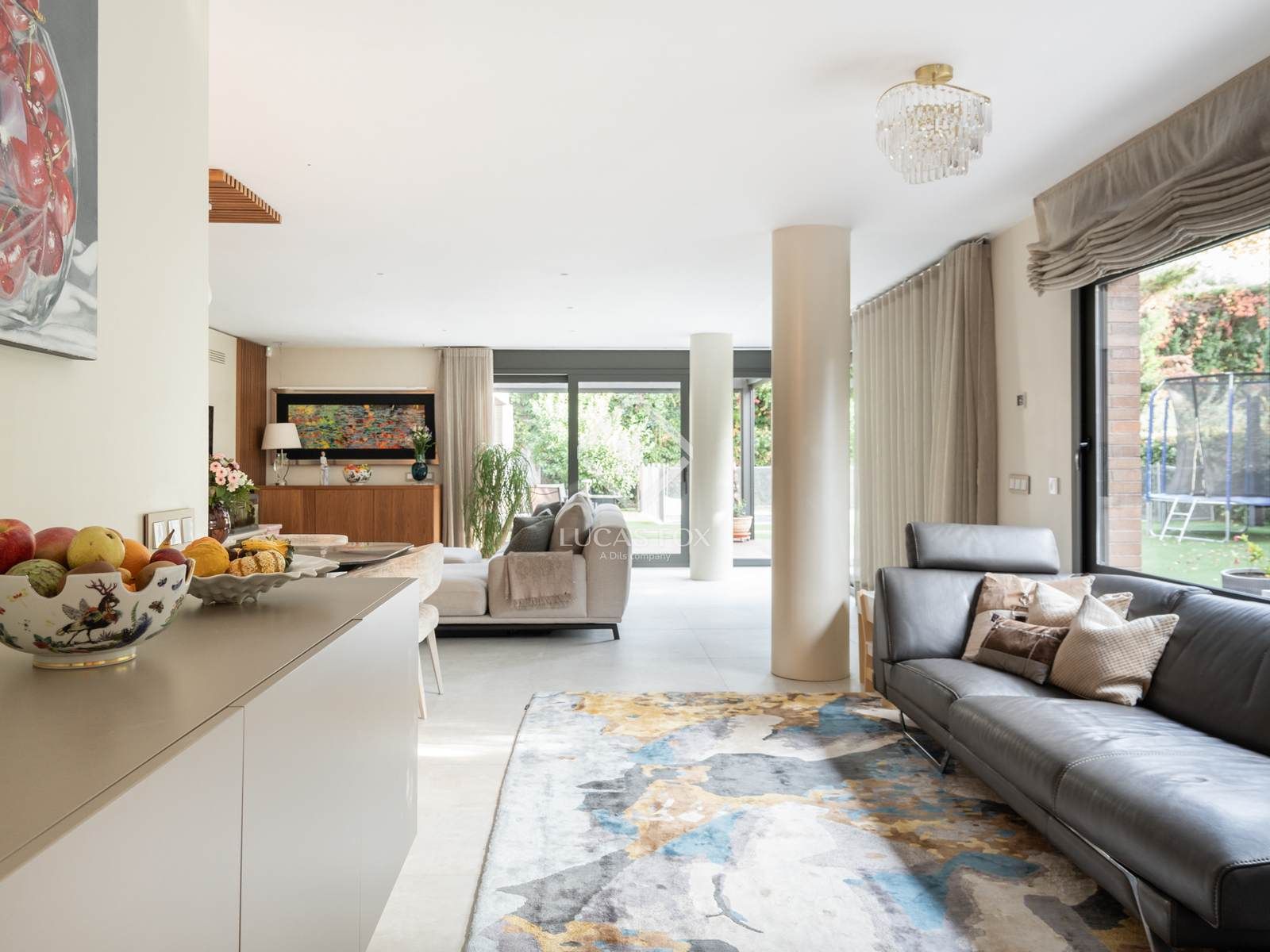 Sala d'estar de Casa o xalet en venda en Sant Cugat del Vallès amb Aire condicionat, Calefacció i Jardí privat