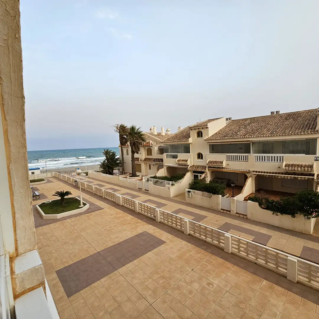 Vista exterior de Apartament de lloguer en La Manga del Mar Menor amb Aire condicionat, Moblat i Balcó