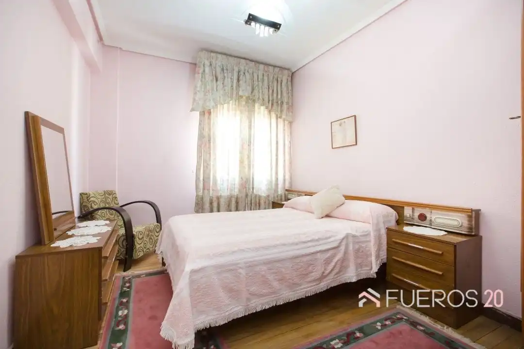 Schlafzimmer von Wohnung zum Verkauf in Barakaldo  mit Terrasse, Abstellraum und Möbliert