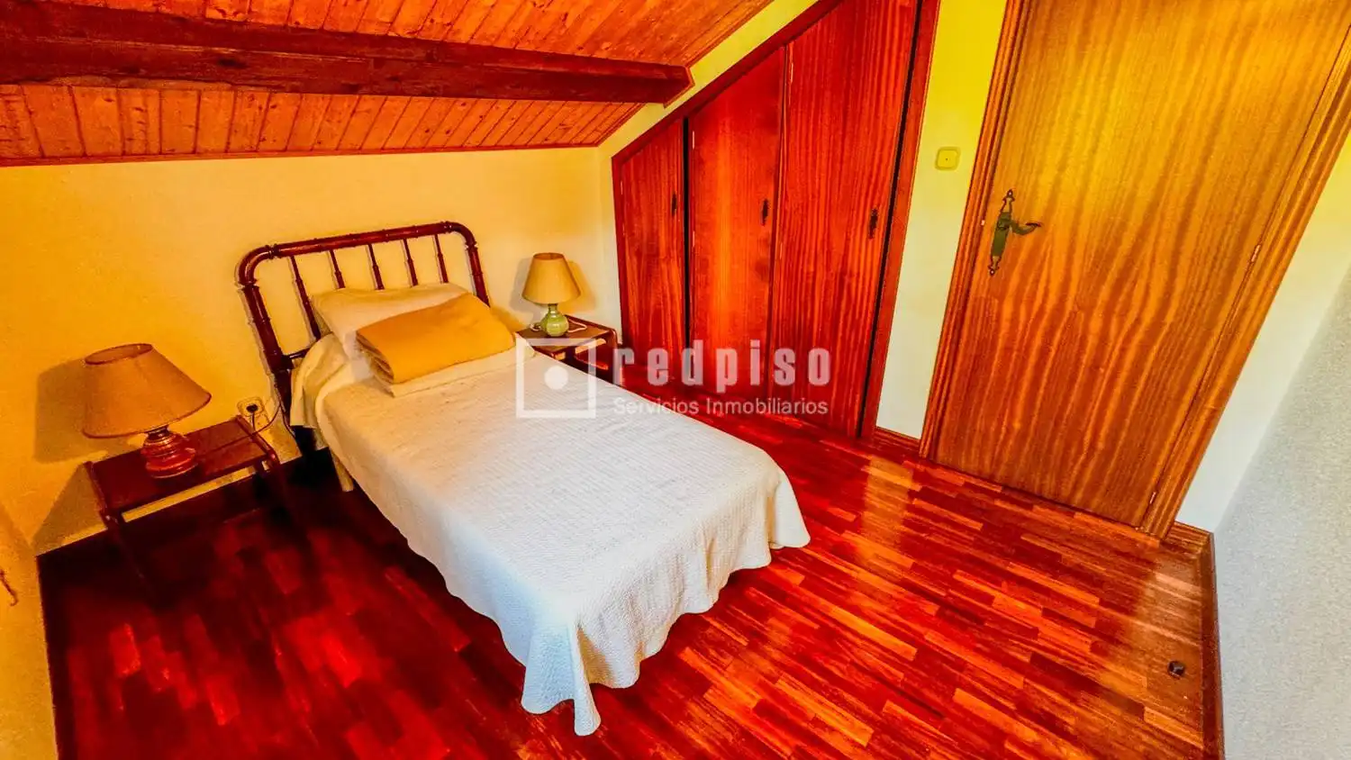 Habitación de Casa o chalet en venta en Abegondo con Parquet, Terraza y Amueblado