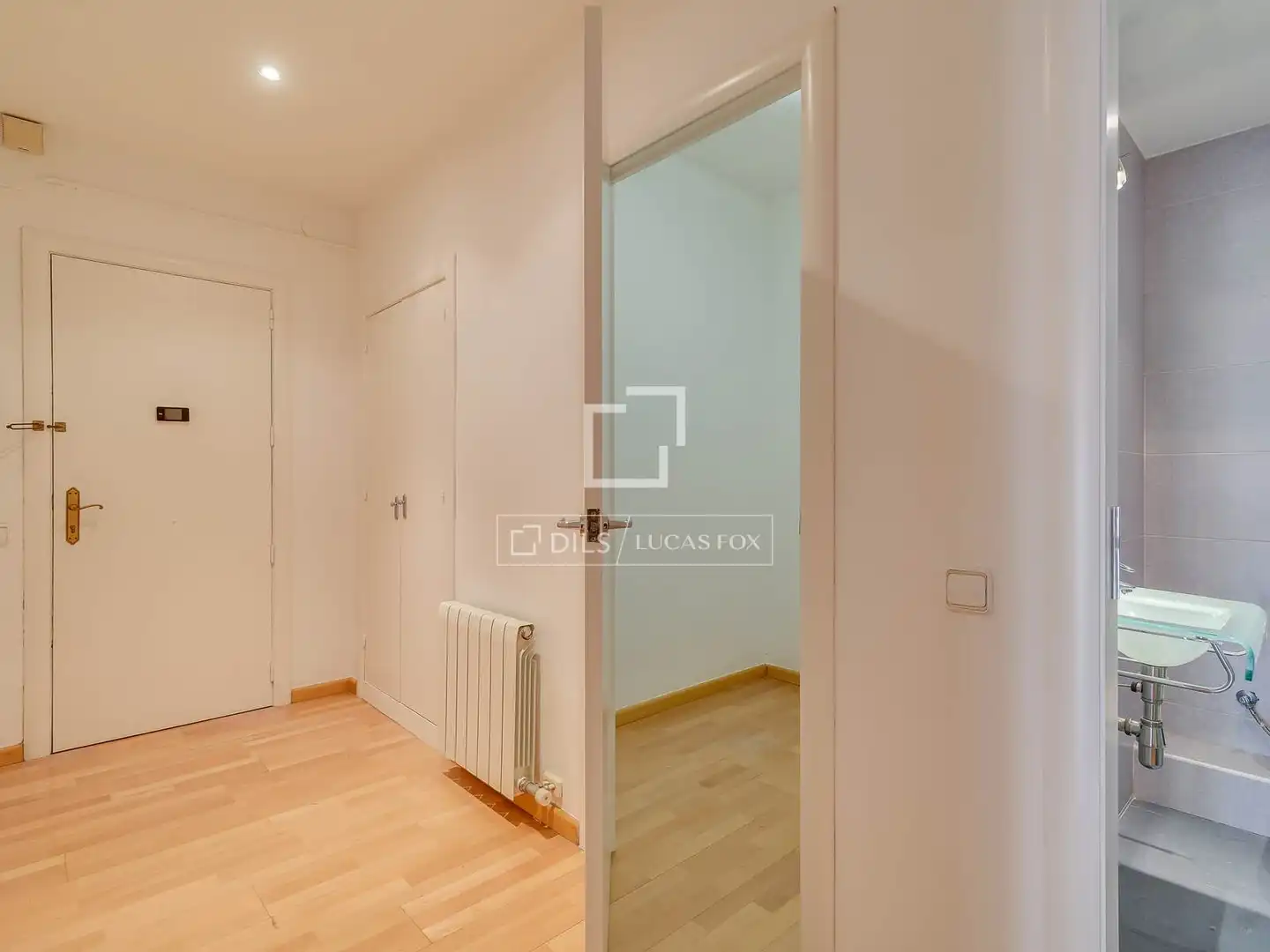 Wohnung zum Verkauf in Barcelona mit Klimaanlage, Heizung und Balkon