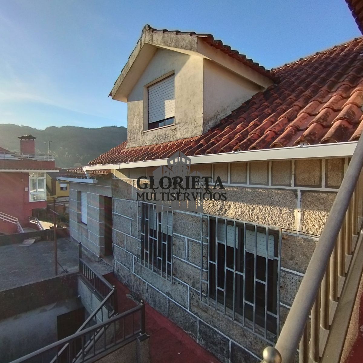 Vista exterior de Casa o xalet en venda en Vigo  amb Calefacció, Terrassa i Traster