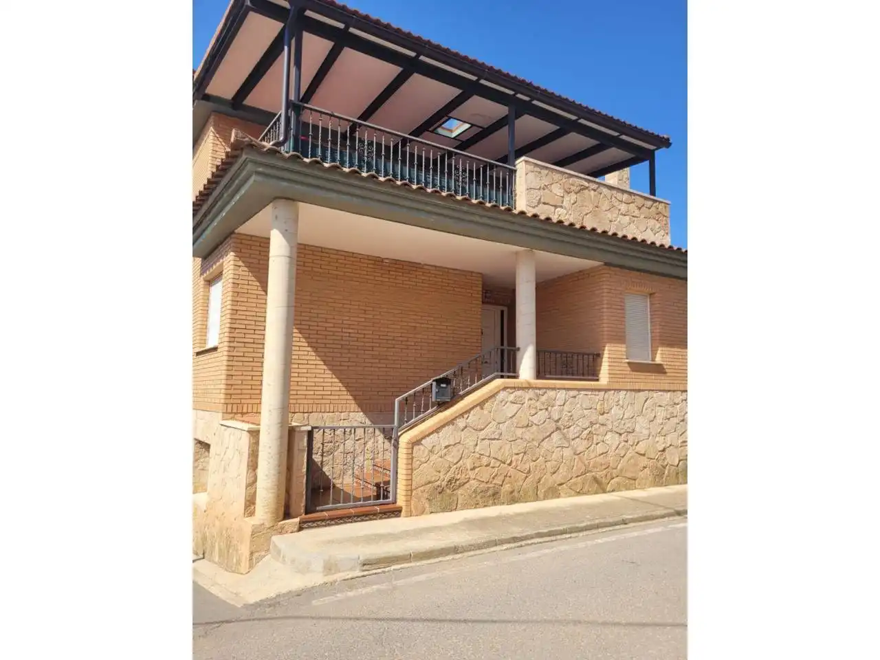 House with garden for sale in Calle Mayor de Castralvo, imagen 4