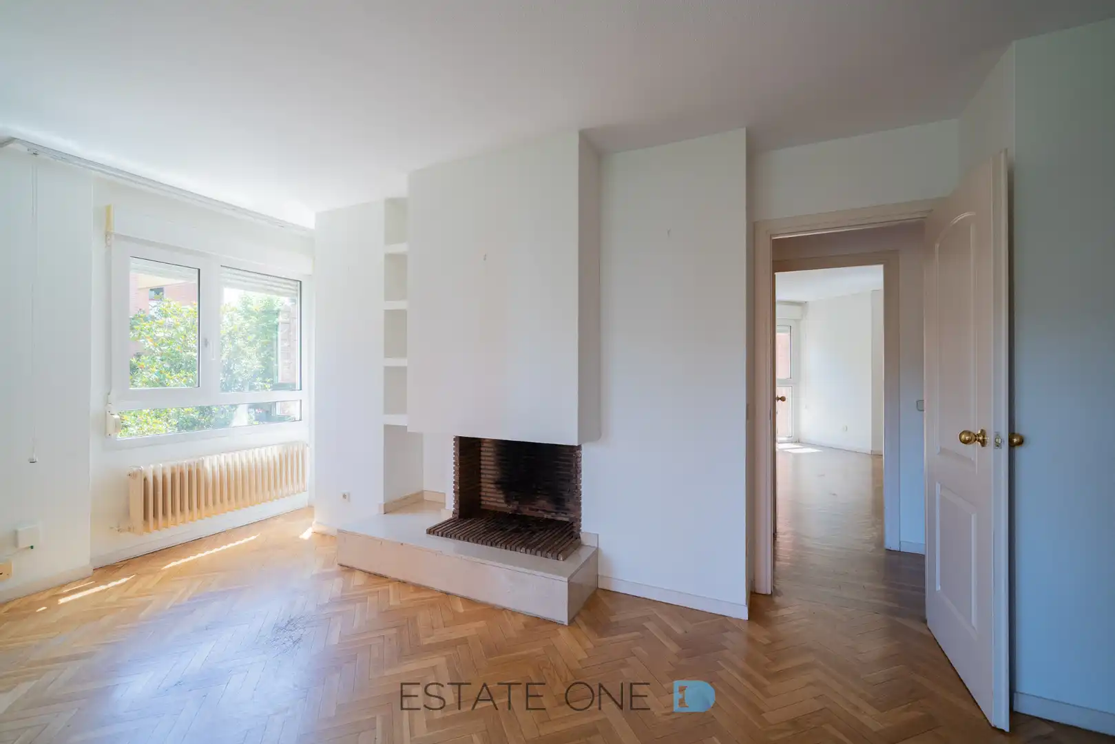 Sala de estar de Piso en venta en Pozuelo de Alarcón con Calefacción, Jardín privado y Parquet