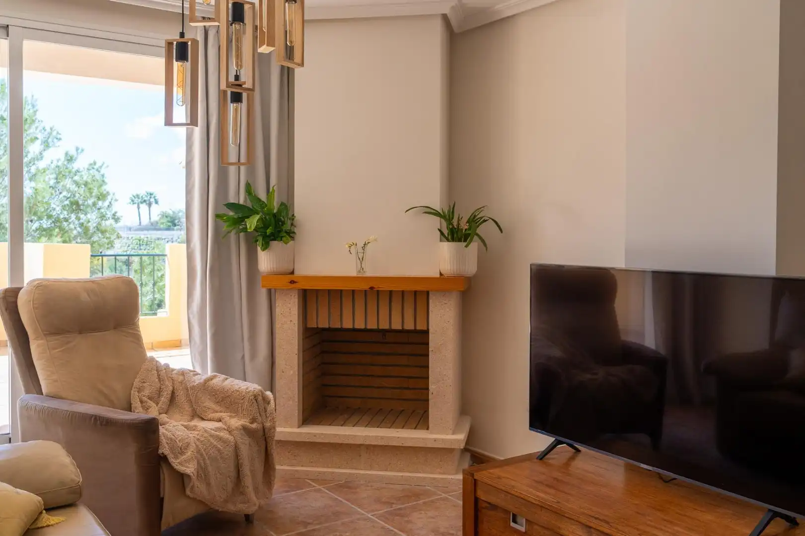 Wohnzimmer von Einfamilien-Reihenhaus zum Verkauf in Altea mit Klimaanlage, Heizung und Privatgarten