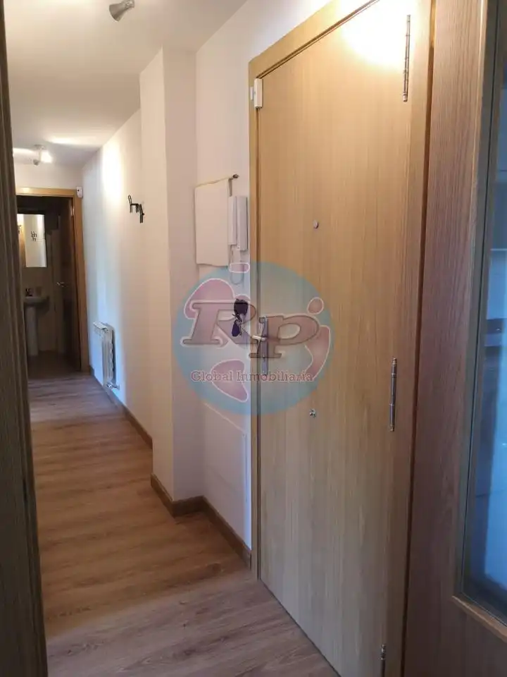 Apartamento de alquiler en Valverde de la Virgen con Calefacción, Parquet y Terraza