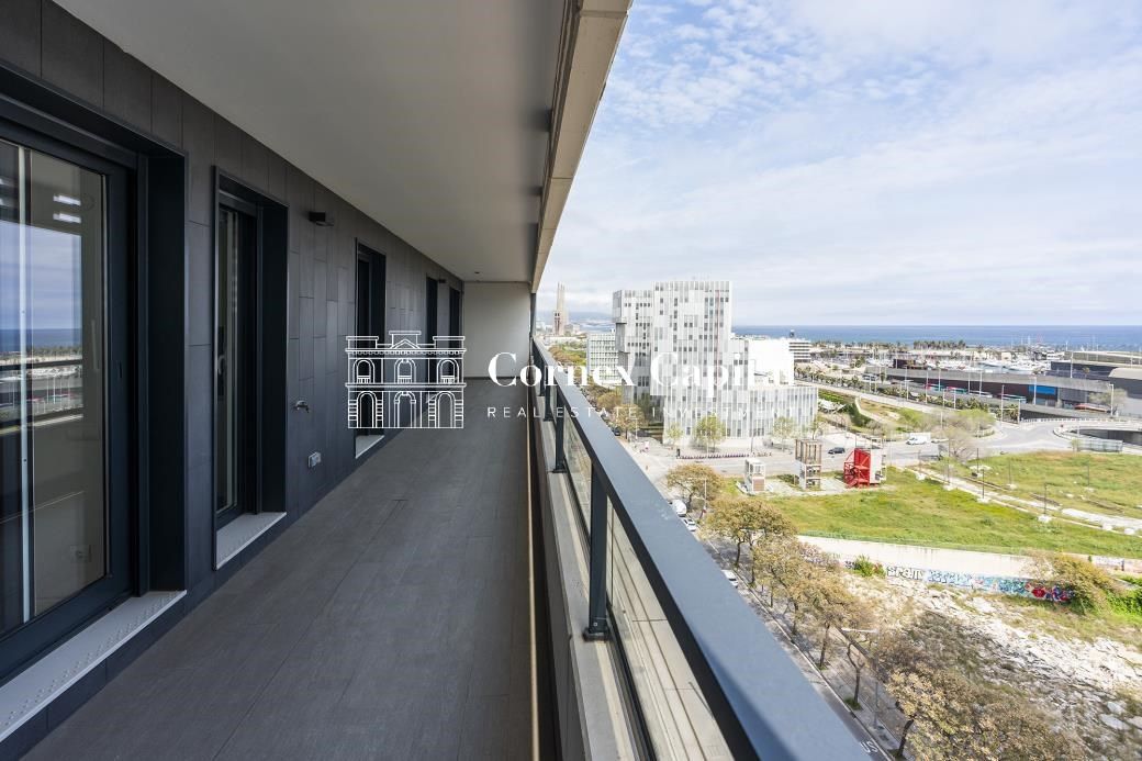 Exterior view of Flat for sale in  Barcelona Capital  with Air Conditioner, Heating and Terrace