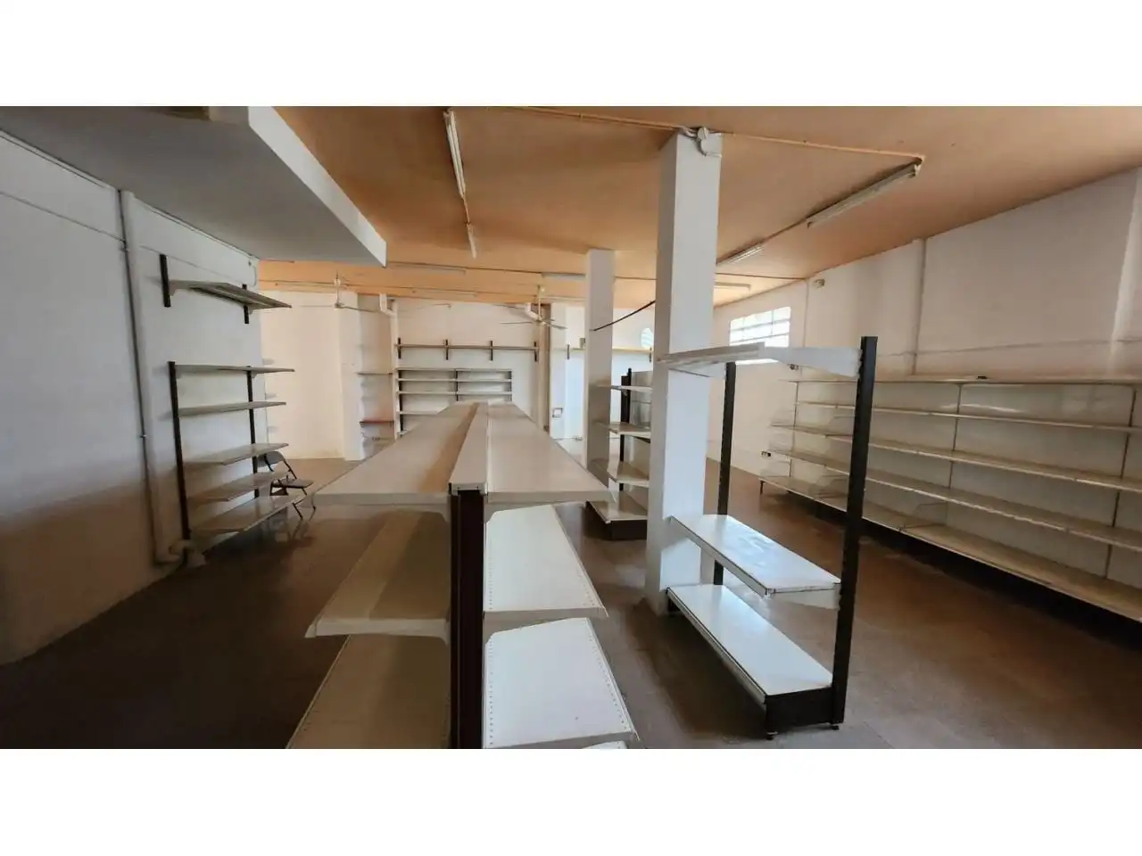 Local comercial en venda a Calle Pagesia