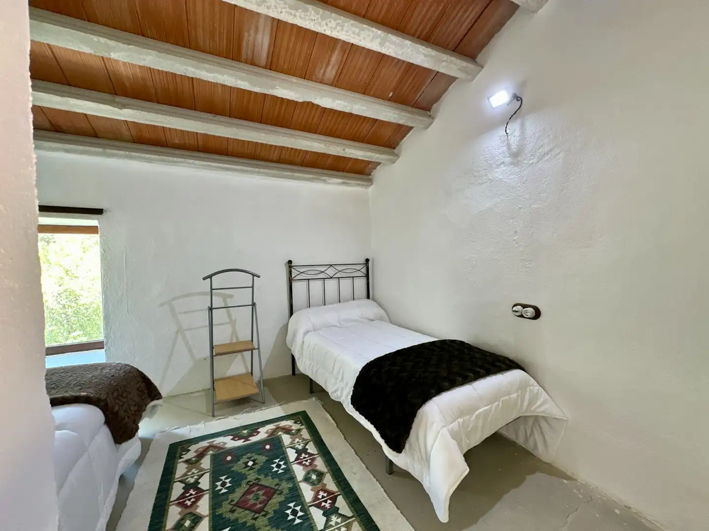 Dormitori de Finca rústica en venda en Sierro amb Aire condicionat, Calefacció i Jardí privat