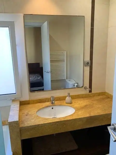 Bathroom of Attic for rent in L'Hospitalet de Llobregat  with Air Conditioner, Heating and Parquet flooring