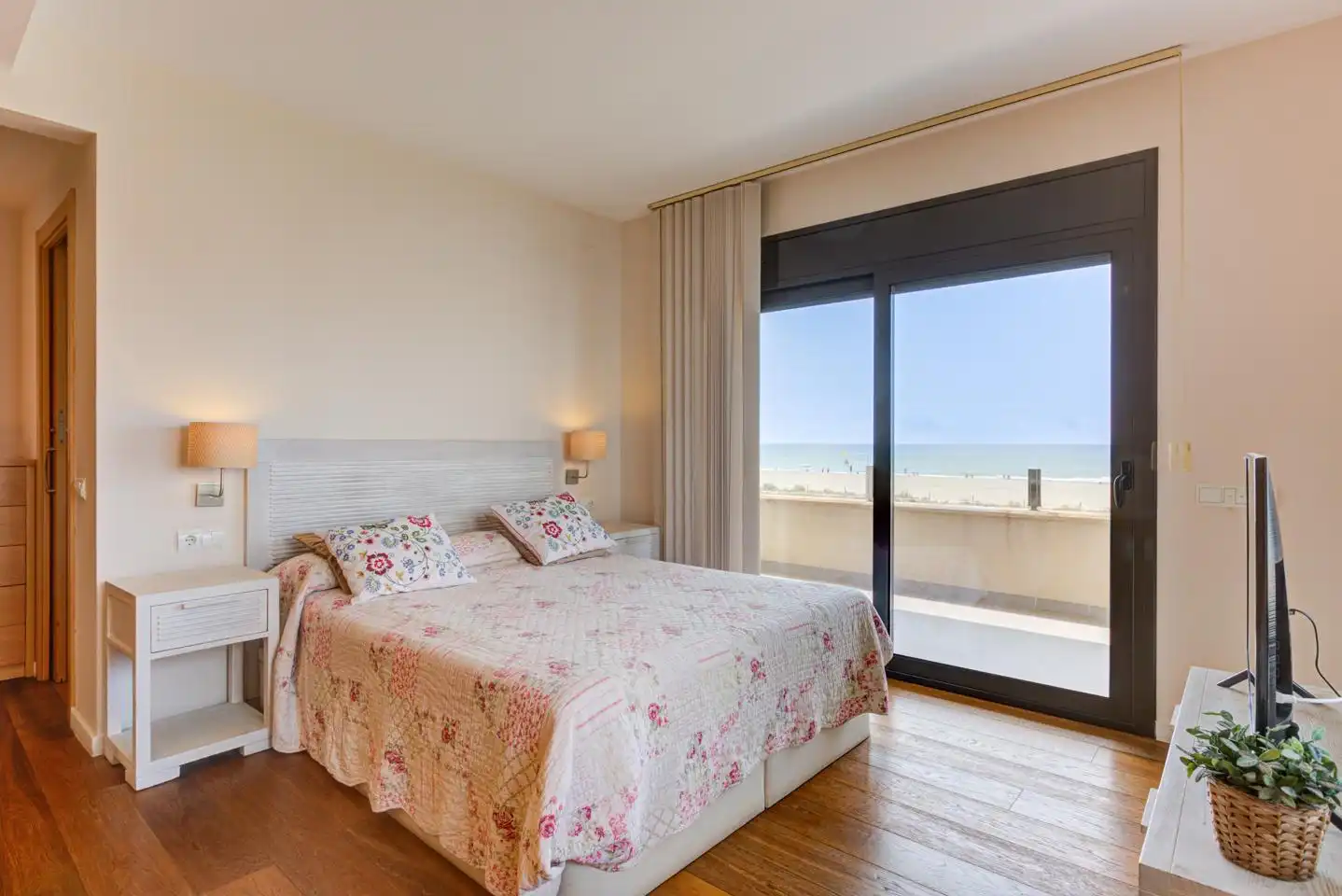 Schlafzimmer von Haus oder Chalet zum Verkauf in Castelldefels mit Klimaanlage, Heizung und Privatgarten