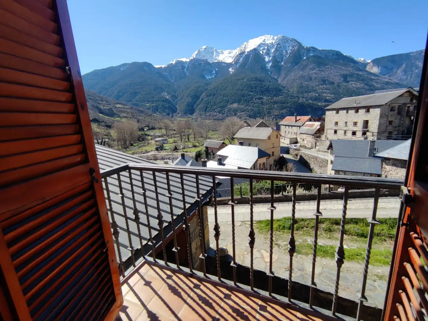 Vista exterior de Dúplex en venta en San Juan de Plan con Calefacción