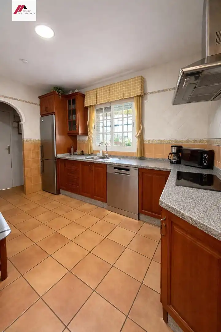 Cuina de Casa o xalet en venda en El Puerto de Santa María amb Calefacció, Jardí privat i Terrassa