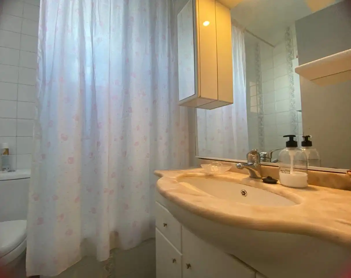Badezimmer von Wohnung zum Verkauf in Castelló d'Empúries mit Terrasse, Abstellraum und Möbliert