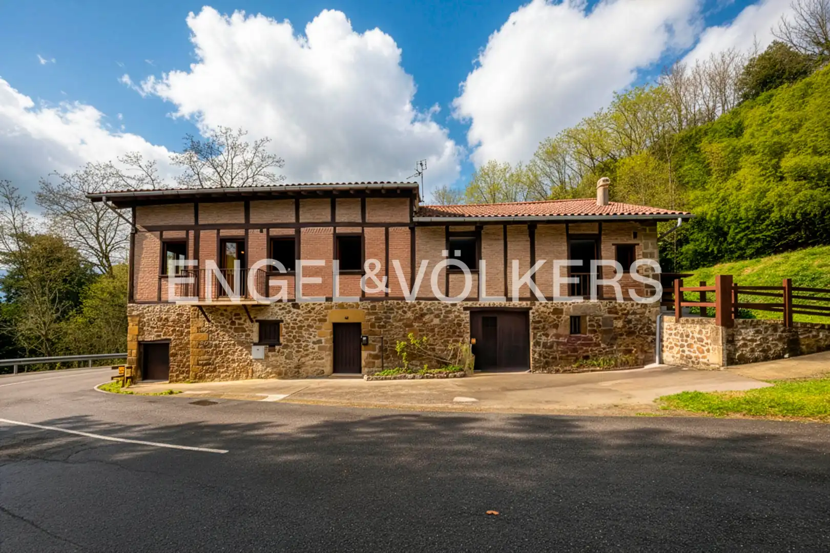 Vista exterior de Casa o chalet en venta en Donostia - San Sebastián  con Calefacción y Balcón