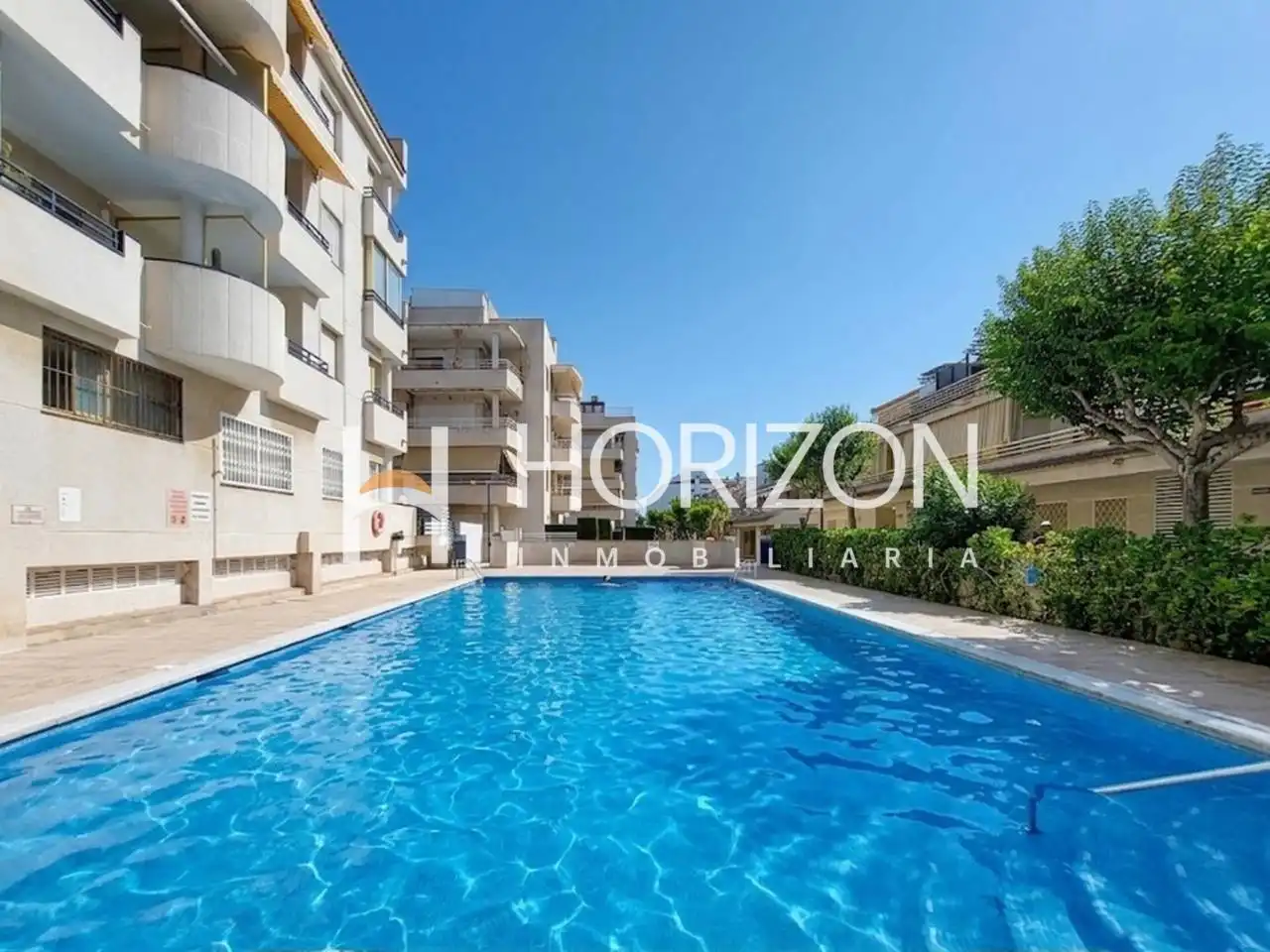 Piscina de Apartament en venda en Cunit amb Aire condicionat, Calefacció i Terrassa