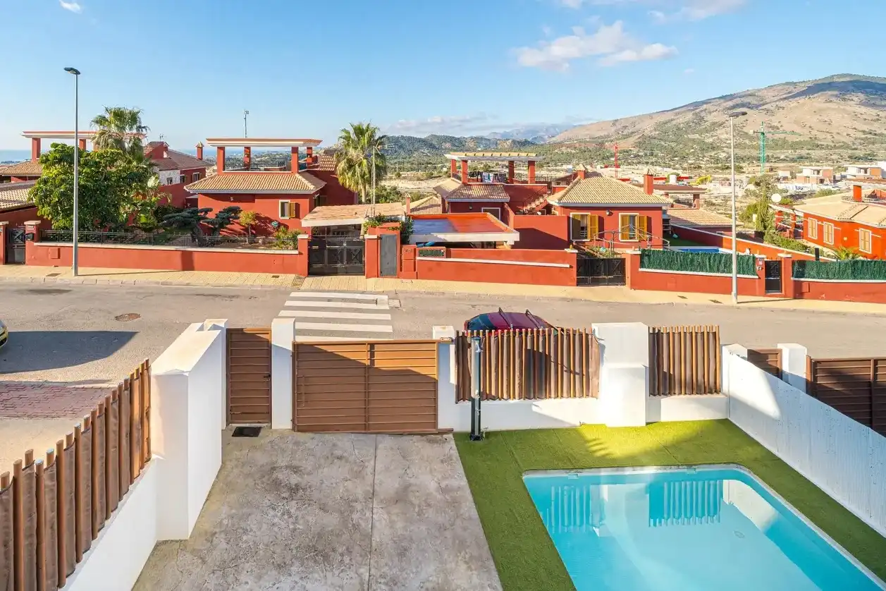 Vista exterior de Casa o chalet en venta en Finestrat con Aire acondicionado, Calefacción y Jardín privado