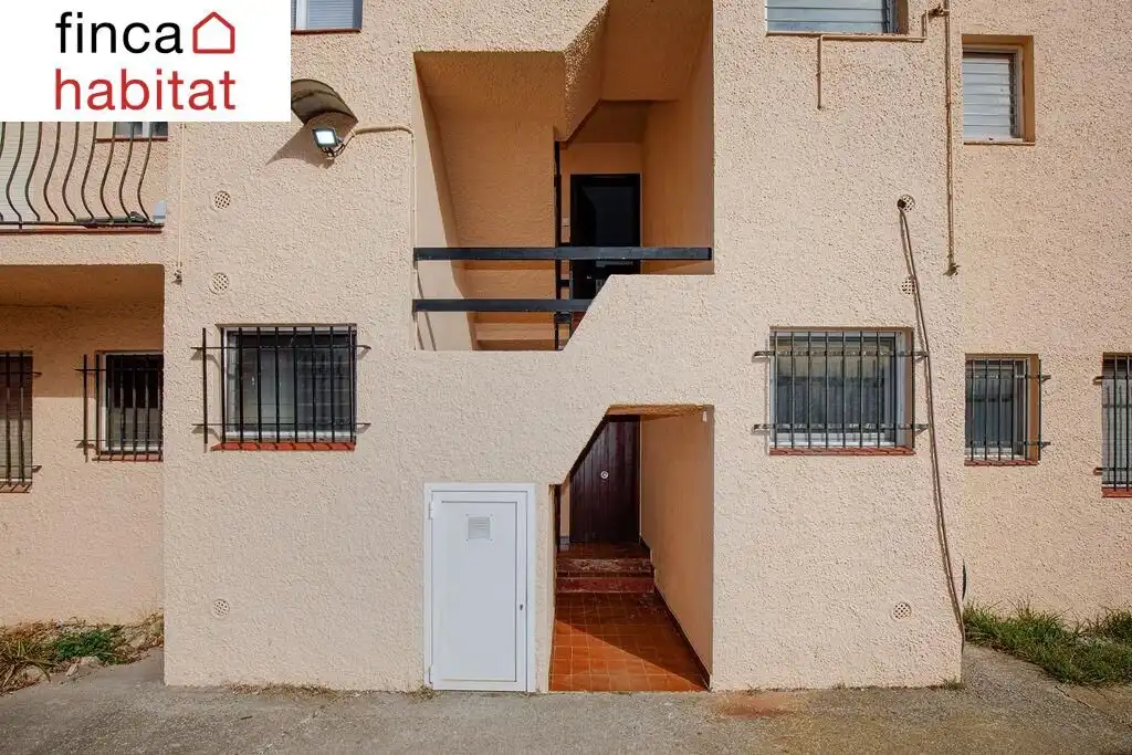 Vista exterior de Apartamento en venta en L'Estartit con Terraza