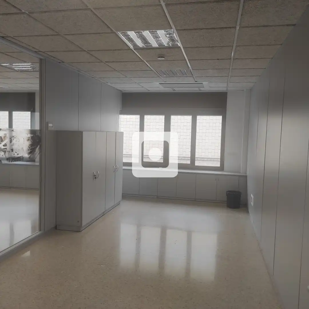 Industrial buildings for rent in de les Cosidores, Egara