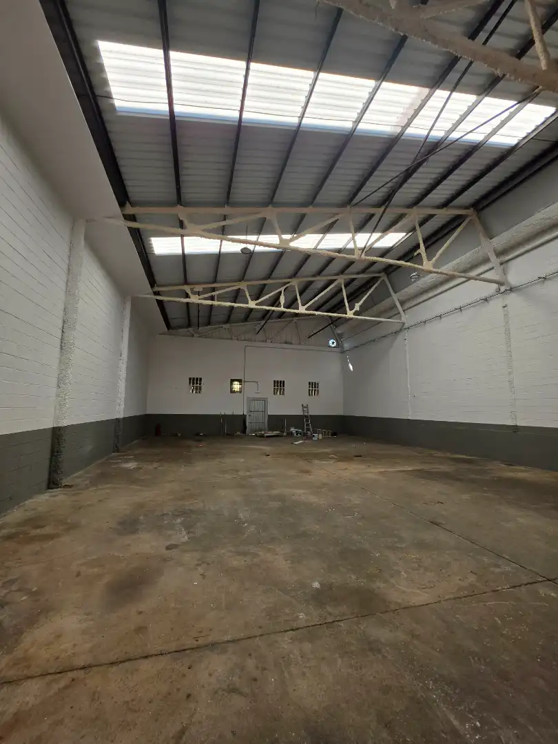 Nau industrial de lloguer a Carrer Bergadà, imagen 5