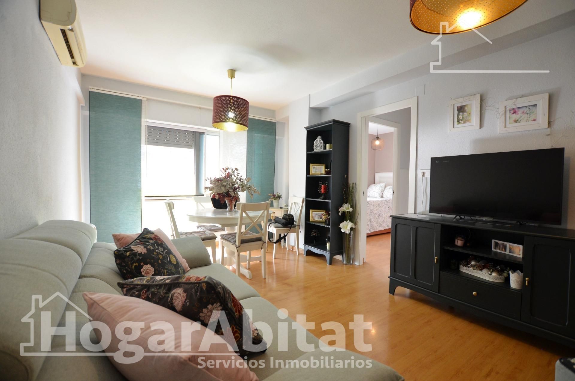 Living room of Flat for sale in Alicante / Alacant  with Air Conditioner, Heating and Parquet flooring