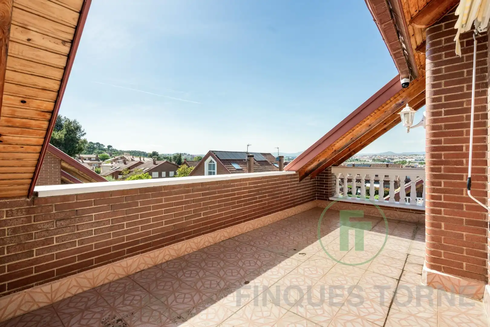 Terrassa de Casa o xalet en venda en Montcada i Reixac amb Aire condicionat, Jardí privat i Parquet