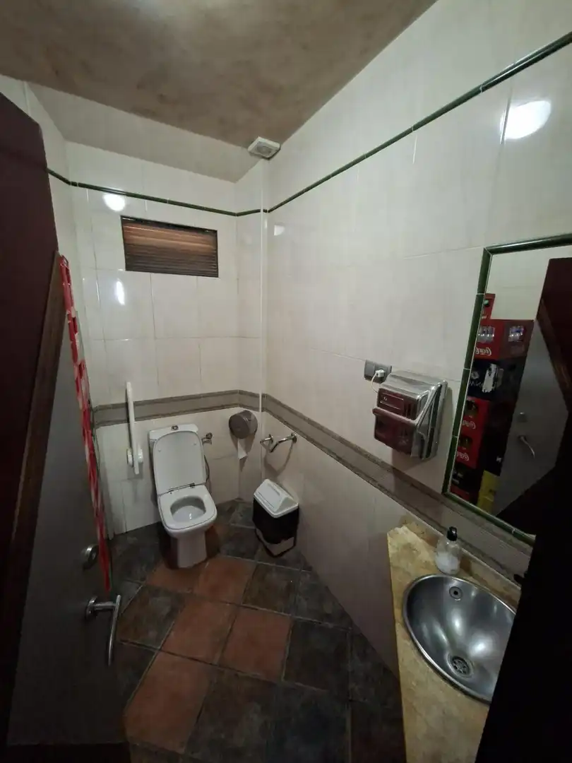 Baño de Local en traspaso en Sevilla