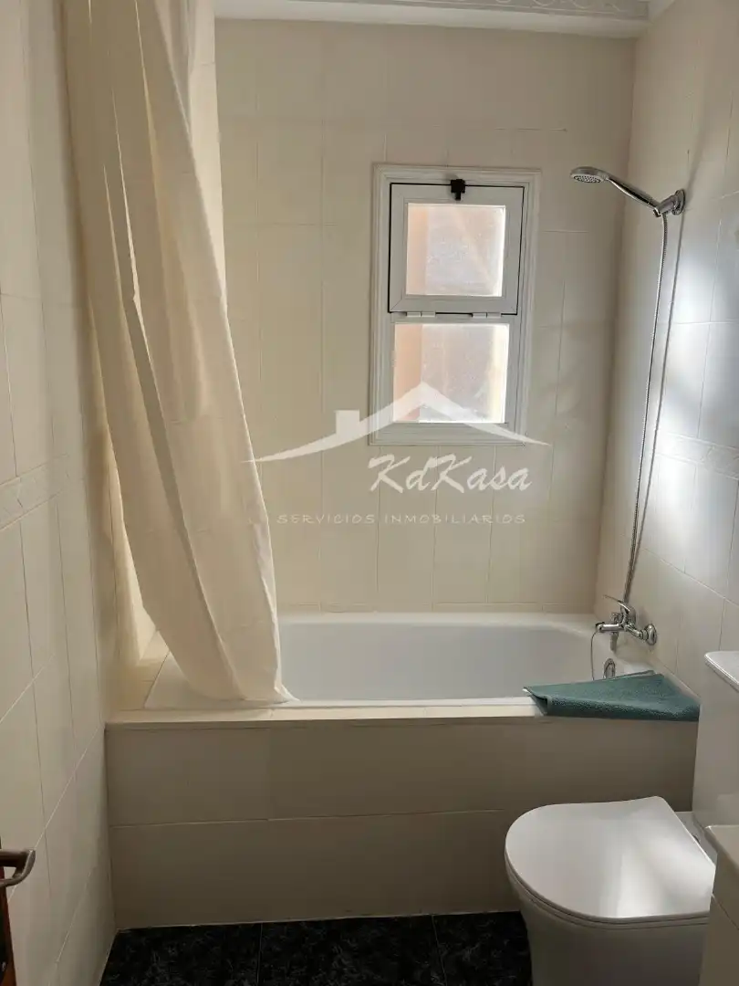 Bany de Pis en venda en Reus amb Terrassa, Moblat i Forn