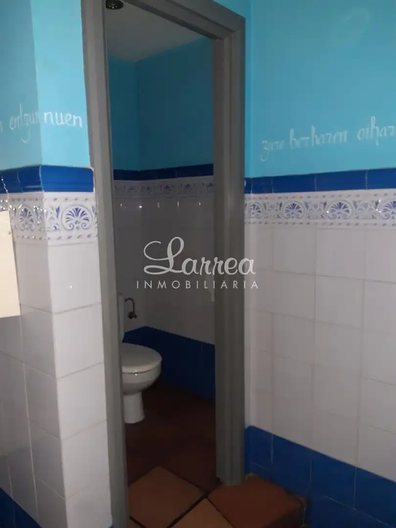 Baño de Local en venta en Amorebieta-Etxano con Amueblado