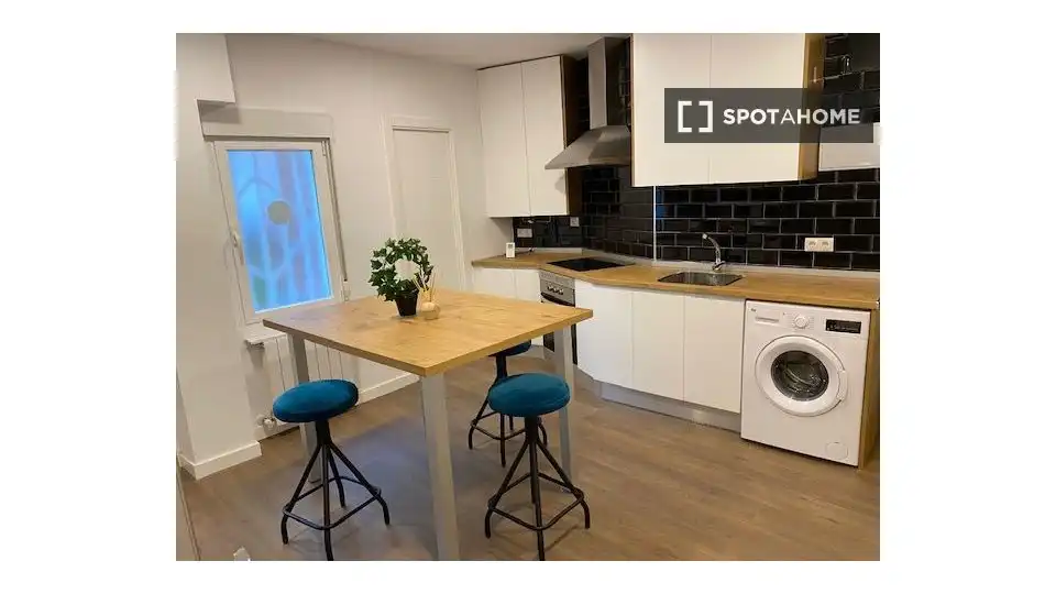 Kitchen of Flat for share in Madrid  with Air Conditioner, Terrace and Furnished