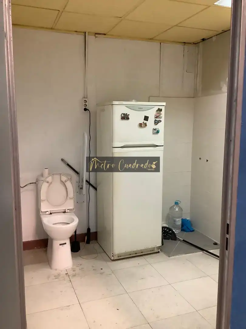 Bany de Nau industrial de lloguer en Mérida