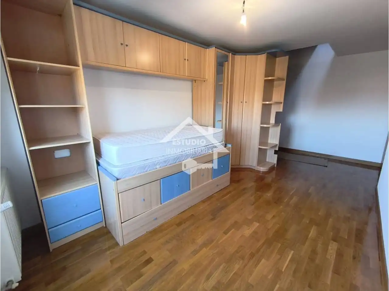 Habitación de Casa adosada en venta en Mendavia con Calefacción, Jardín privado y Parquet