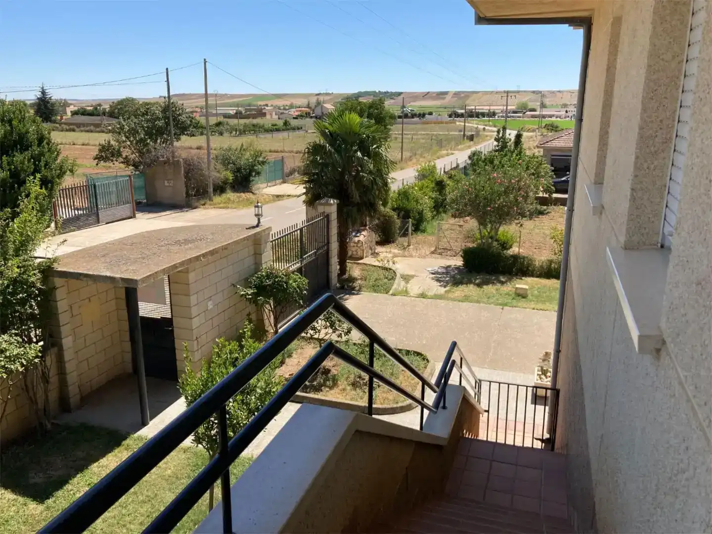 Vista exterior de Casa o chalet en venta en Monfarracinos con Jardín privado y Amueblado
