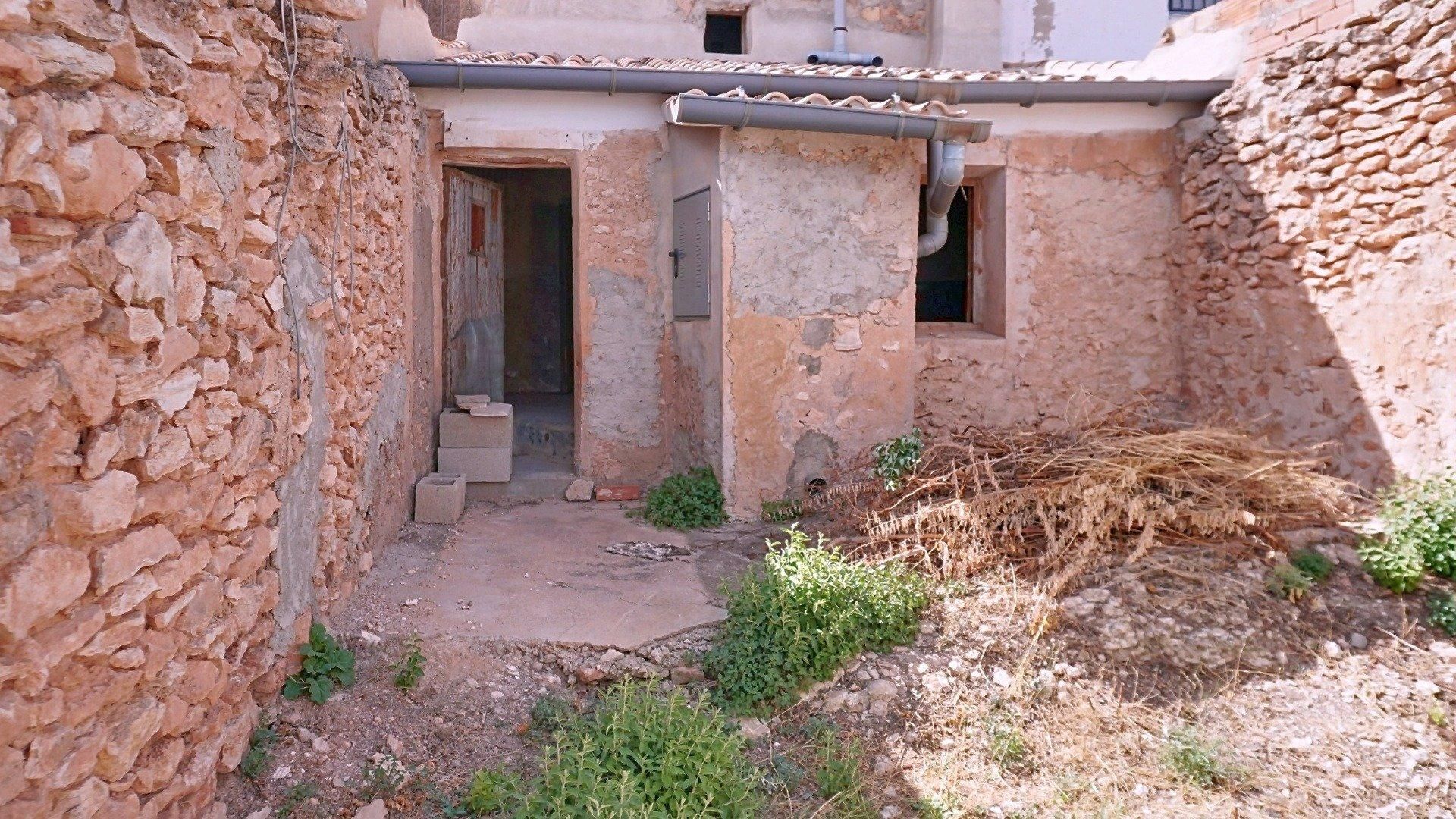 Casa adosada en venta en Yecla con Terraza