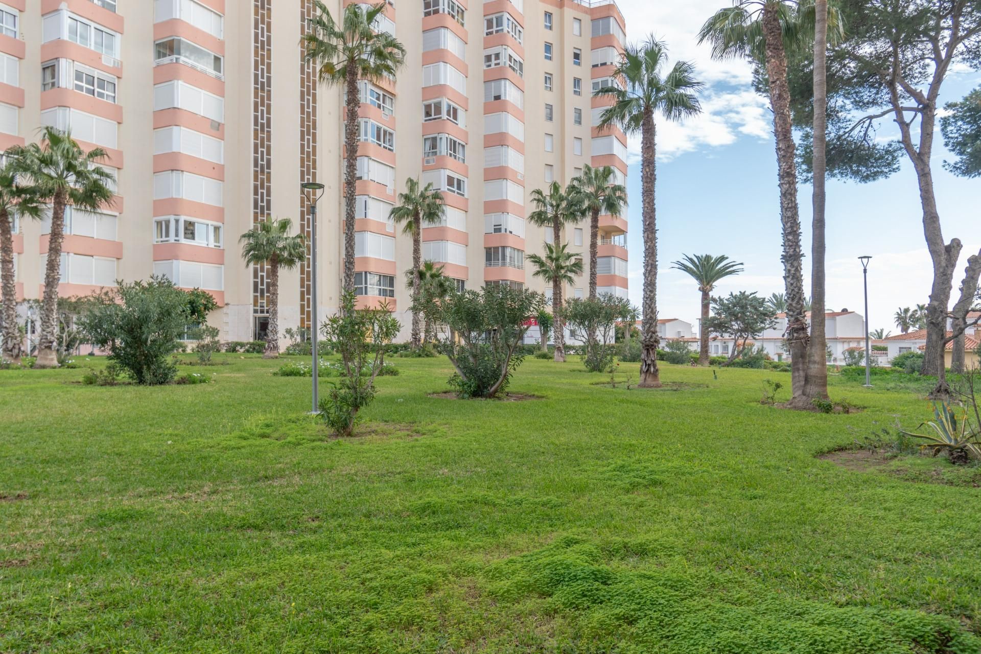 Vista exterior de Estudi en venda en Torrox