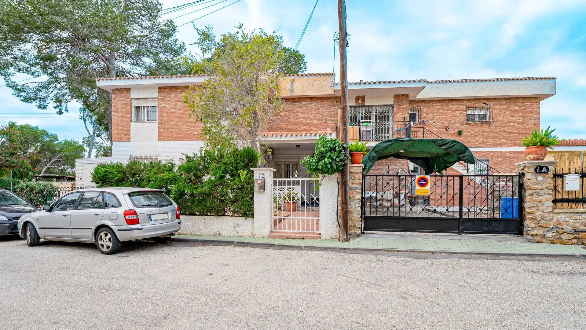 Vista exterior de Casa o xalet en venda en Pilar de la Horadada amb Jardí privat, Terrassa i Piscina