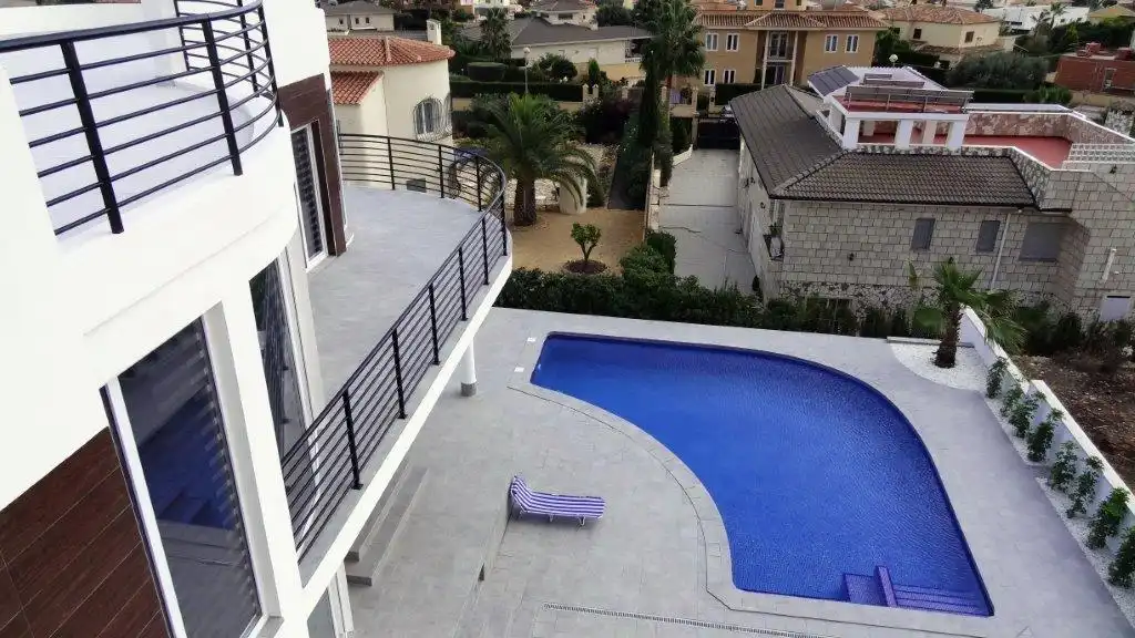 Piscina de Casa o chalet en venta en L'Alfàs del Pi con Aire acondicionado, Calefacción y Jardín privado
